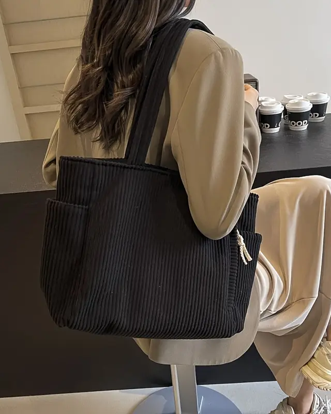 Tilda – Bolsa de Mano Acanalada con Detalle de Cuerda